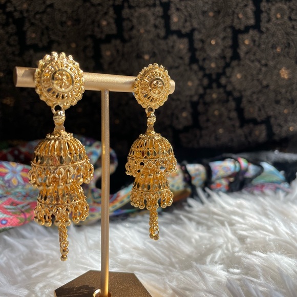 Golden Earrings - Picture 1 of 7